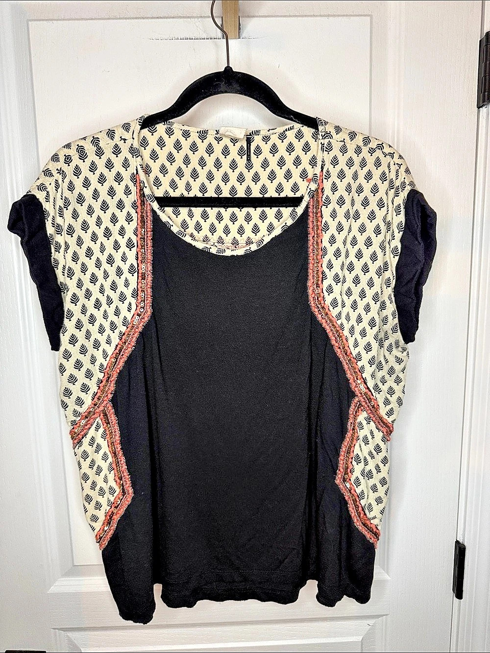 Kemi + Kin Printed Embellished Tunic in Black & Cream Size Medium